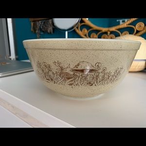 Vintage Pyrex bowl
